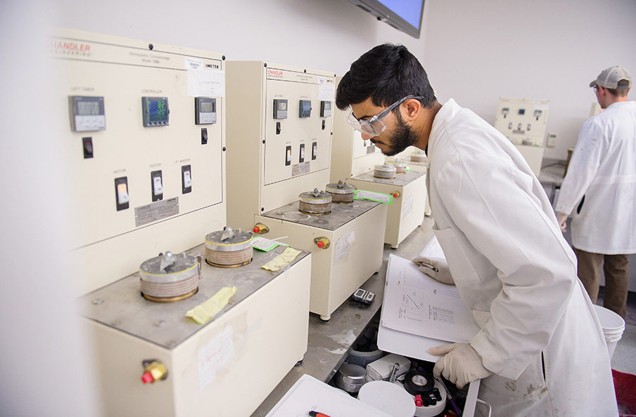 Drilling Fluids lab photo